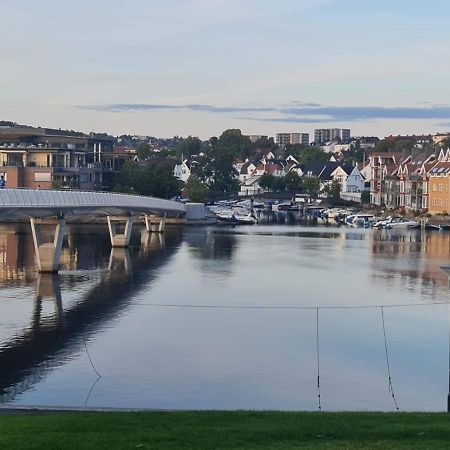 Stylish Apartment With Beautiful Views Of The River, Beach Nearby Kristiansand Extérieur photo