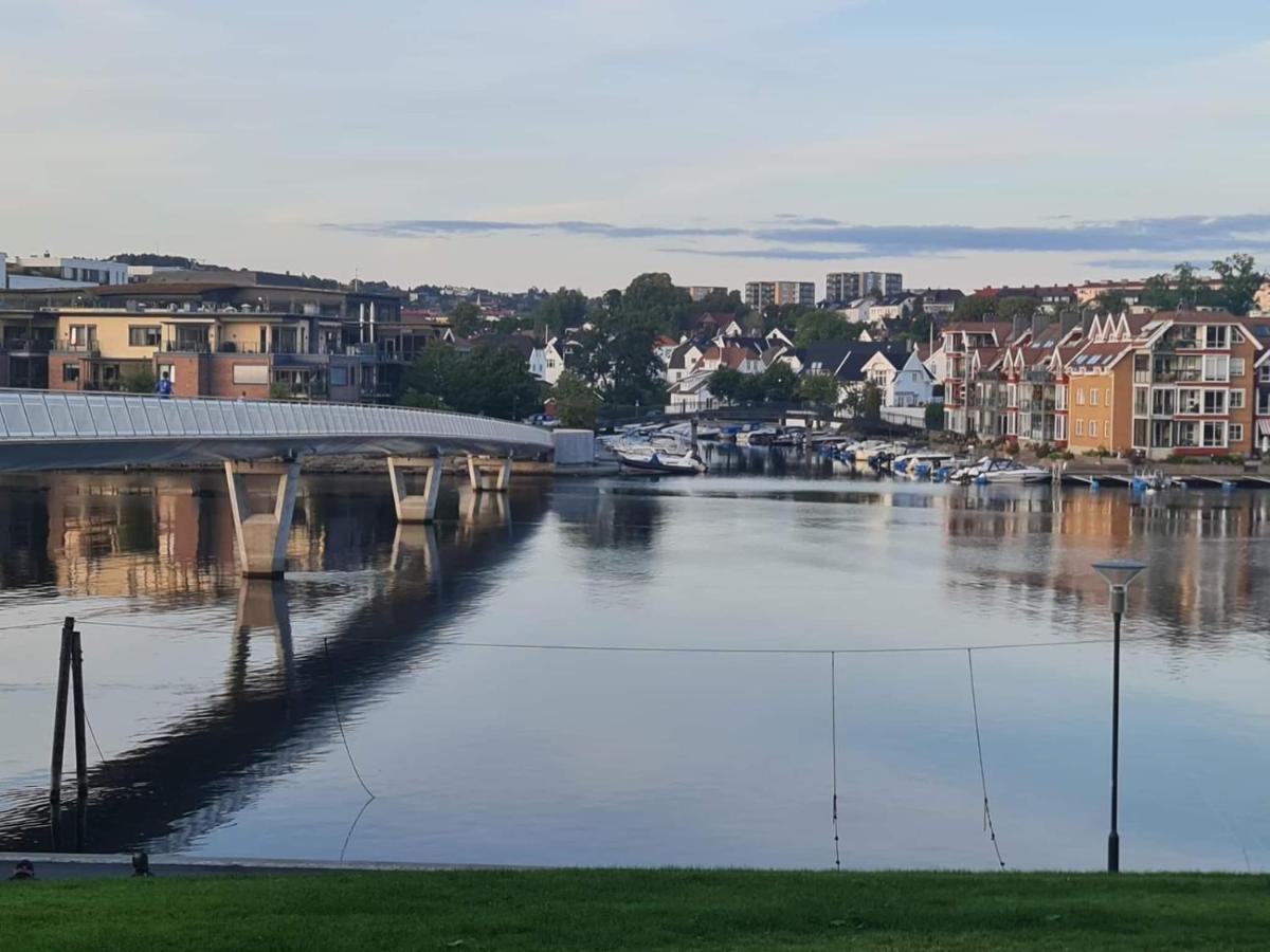 Stylish Apartment With Beautiful Views Of The River, Beach Nearby Kristiansand Extérieur photo